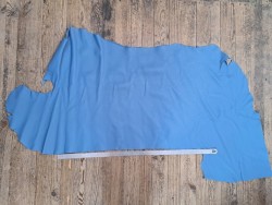 Demi-peau de cuir de taurillon pleine fleur bleu ciel - Cuir en Stock