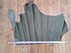 Grand morceau de cuir de veau lisse vert kaki - Cuir en Stock