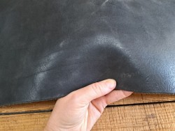 Grand morceau de collet tannage végétal - Noir - Cuir en Stock