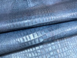 Bande de cuir de veau - effet croco - bleu - maroquinerie - cuir en stock