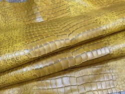 Bande de cuir de veau - effet croco - jaune curry - maroquinerie - cuir en stock