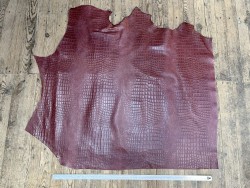Bande de cuir de veau - effet croco - bordeaux - maroquinerie - cuir en stock