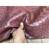 Bande de cuir de veau - effet croco - bordeaux - maroquinerie - cuir en stock