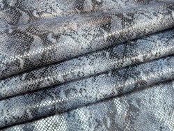 Peau de veau velours serpent - bleu - maroquinerie - cuir en stock