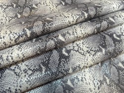 Peau de veau velours serpent - gris - maroquinerie - cuir en stock