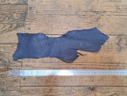 Morceau de cuir de requin - Bleu marine - maroquinerie - Cuir en Stock