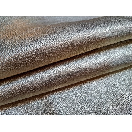 Grand morceau de cuir de taurillon - gros grain - or blanc - cuir en stock