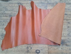 bande de vache lisse - châtain -tannage végétal - maroquinerie - accessoires - cuirenstock