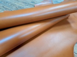 bande de vache lisse-caramel-tannage végétal-maroquinerie-accessoires-cuirenstock