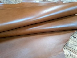 bande de vache lisse - brun cigare -tannage végétal - maroquinerie - accessoires -cuirenstock