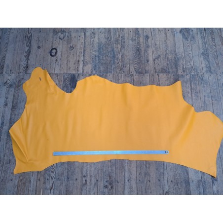 Grand morceau de cuir de vachette jaune - maroquinerie - ameublement - Cuir en Stock