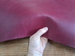 Collet de vache tannage végétal - Violet rouge - Cuir en Stock