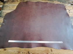 Demi collet de vache tannage végétal grainé -Châtaigne- Cuir en Stock