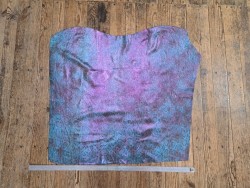 Peau de veau velours serpent - bleu - paillettes rose - maroquinerie - cuir en stock