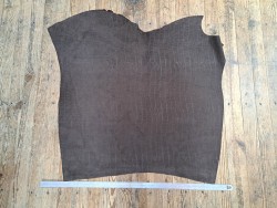 Peau de veau velours chocolat - crocodile- maroquinerie - cuir en stock