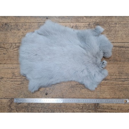 Peau lapin en poil fourrure - gris clair - Cuir en stock