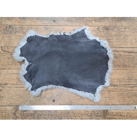 Peau lapin en poil fourrure - gris clair - Cuir en Stock