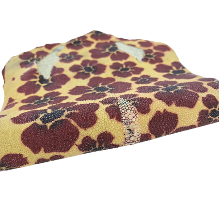 Peau de galuchat - perle centrale - cuir exotique - fleuri rouge - Cuir en Stock