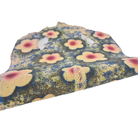 Peau de galuchat - perle centrale - cuir exotique - fleuri bleu/vert - Cuir en Stock