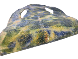 Peau de galuchat - perle centrale - cuir exotique - aquarelle vert - Cuir en Stock