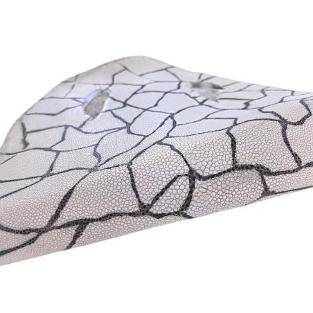 Peau de galuchat - perle centrale - cuir exotique - craquelé blanc/noir - Cuir en Stock
