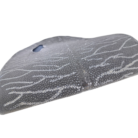 Peau de galuchat - perle centrale - cuir exotique - zébré blanc/noir - Cuir en Stock