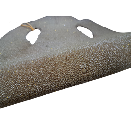 Peau de galuchat - perle centrale - cuir exotique - kaki - Cuir en stock