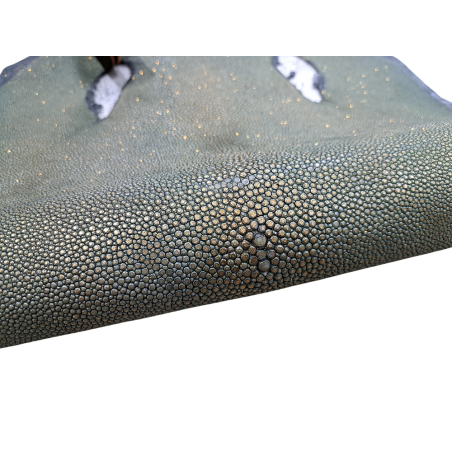 Peau de galuchat - perle centrale - cuir exotique - vert paillettes dorée - Cuir en stock