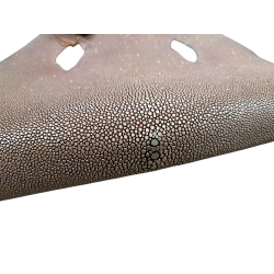 Peau de galuchat - perle centrale - cuir exotique - or rose - Cuir en stock