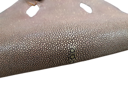 Peau de galuchat - perle centrale - cuir exotique - or rose - Cuir en stock