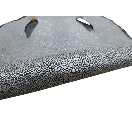 Peau de galuchat - perle centrale - cuir exotique - gris paillettes argentées - Cuirenstock