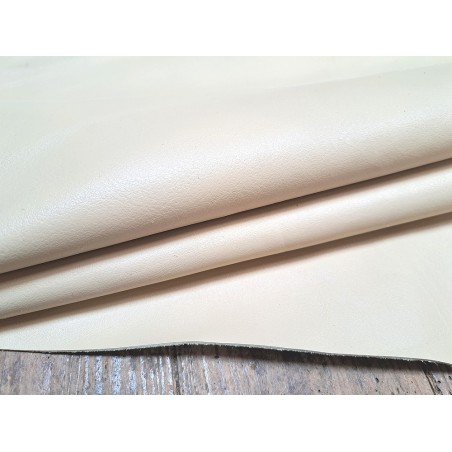 Demi-peau de cuir de veau lisse - vanille - Cuir en Stock