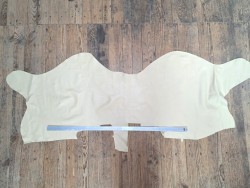 Demi-peau de cuir de veau lisse - vanille - Cuir en stock