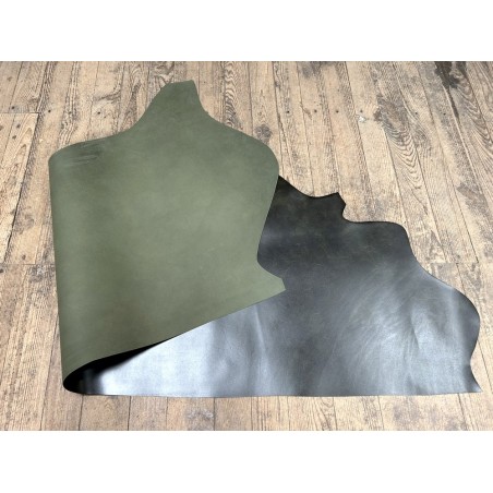 Demi-peau de cuir de veau BOX lisse - tannage ferme - nuancé effet tamponné - vert bouteille - Cuir en Stock