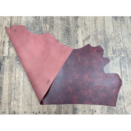 Demi-peau de cuir de veau BOX lisse - tannage ferme - nuancé effet tamponné - bordeaux mat - Cuir en Stock