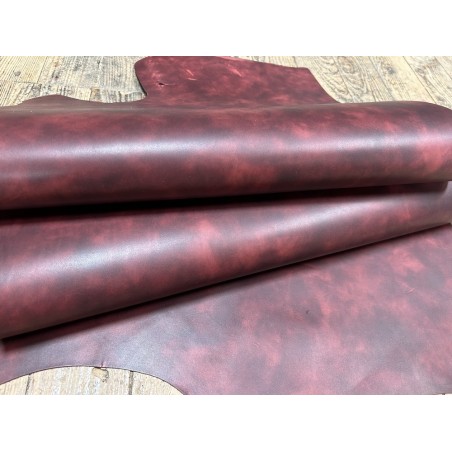 Demi-peau de cuir de veau BOX lisse - tannage ferme - nuancé effet tamponné - bordeaux mat - Cuir en Stock
