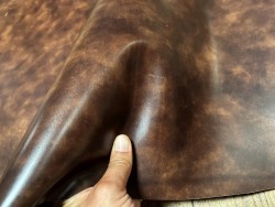 Demi-peau de cuir de veau BOX lisse - tannage ferme - nuancé effet tamponné - brun - Cuir en Stock