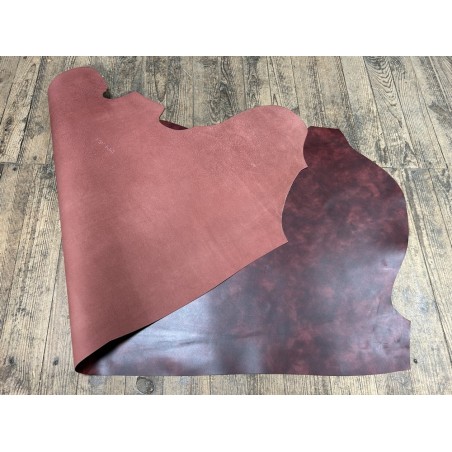 Demi-peau de cuir de veau BOX lisse - tannage ferme - nuancé effet tamponné - lie de vin - Cuir en Stock