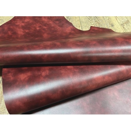 Demi-peau de cuir de veau BOX lisse - tannage ferme - nuancé effet tamponné - lie de vin - Cuir en Stock