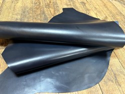 Demi-peau de cuir de veau BOX lisse - tannage ferme - bleu nuit - Cuir en Stock