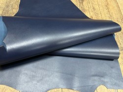 Demi-peau de cuir de veau BOX lisse - tannage ferme - bleu marine - Cuir en Stock