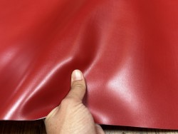 Demi-peau de cuir de veau BOX lisse - tannage ferme - rouge - Cuir en Stock