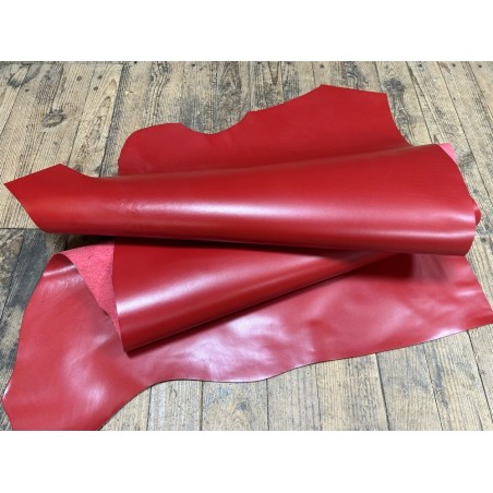 Demi-peau de cuir de veau BOX lisse - tannage ferme - rouge - Cuir en Stock