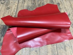 Demi-peau de cuir de veau BOX lisse - tannage ferme - rouge - Cuir en Stock