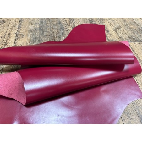 Demi-peau de cuir de veau BOX lisse - tannage ferme - griotte - Cuir en Stock