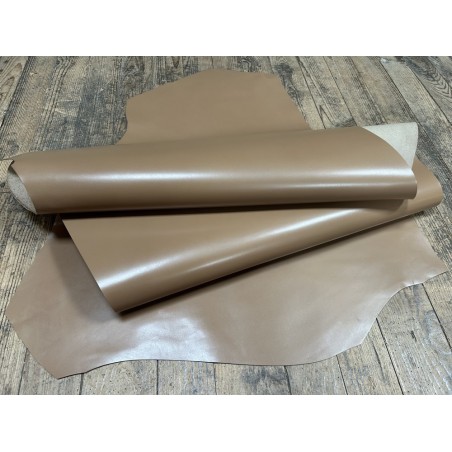 Demi-peau de cuir de veau BOX lisse - tannage ferme - AMANDE - Cuir en Stock