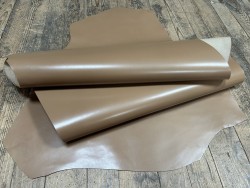 Demi-peau de cuir de veau BOX lisse - tannage ferme - AMANDE - Cuir en Stock
