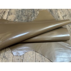 Demi-peau de cuir de veau BOX lisse - tannage ferme - SAVANE - Cuir en Stock