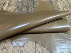 Demi-peau de cuir de veau BOX lisse - tannage ferme - SAVANE - Cuir en Stock