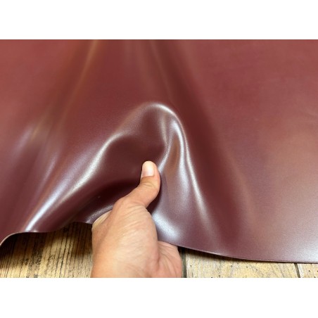 Demi-peau de cuir de veau BOX lisse - tannage ferme - LIE DE VIN - Cuir en Stock